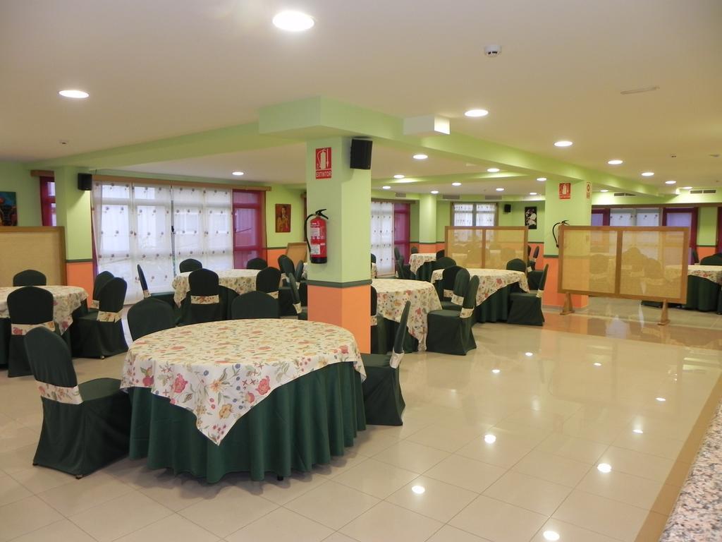 Hotel Restaurante Pizzeria Abc Laracha Luaran gambar